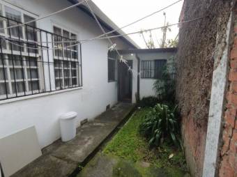 Se vende linda y espaciosa casa con patio en Montes de Oca de San Pedro 23-1446