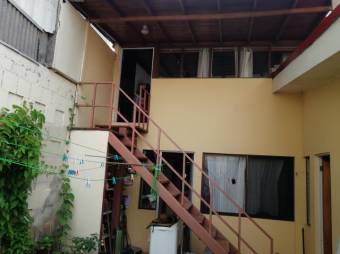 Se vende linda y espaciosa casa con patio en San José 23-1814