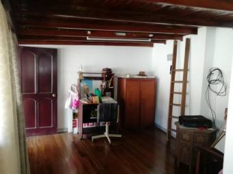 Se vende linda y espaciosa casa con patio en San José 23-1814