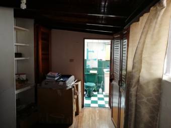 Se vende linda y espaciosa casa con patio en San José 23-1814