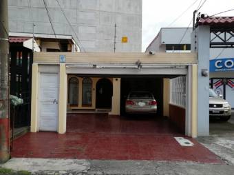 Se vende linda y espaciosa casa con patio en San José 23-1814