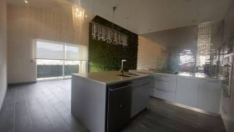 Se vende lindo y espacioso apartamento de 2 pisos en Belén de Heredia 23-2555