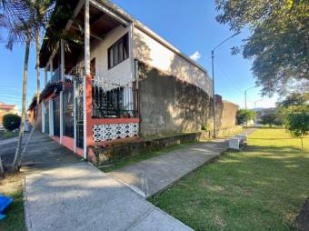 Se vende casa con uso de suelo mixto junto con apartamento en San Pedro de Montes de Oca 24-174