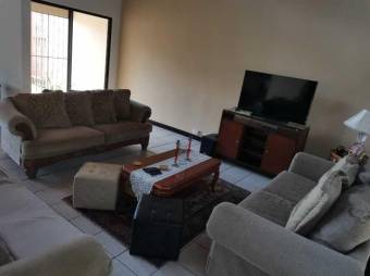 Se vende hermosa y espaciosa casa con 1 apartamento Lomas de Ayarco 23-1620