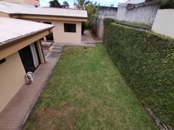 Se vende hermosa y espaciosa casa con 1 apartamento Lomas de Ayarco 23-1620