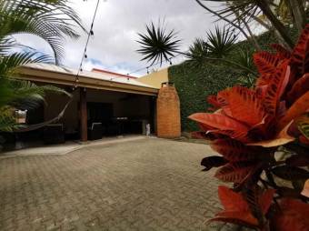 Se vende hermosa y espaciosa casa con 1 apartamento 