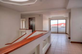 Se vende hermosa y espaciosa casa a estrenar con patio y terraza en Rohrmoser 24-482