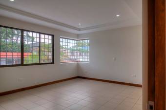 Se vende hermosa y espaciosa casa a estrenar con patio y terraza en Pavas de San José 24-482