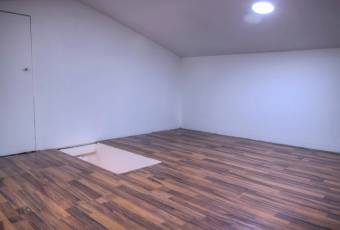 Se vende hermosa y espaciosa casa a estrenar con patio y terraza en Rohrmoser 24-482