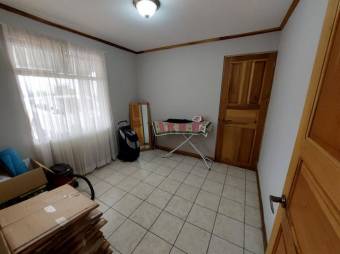 Se vende hermosa y espaciosa casa con patio y terraza en Guadalupe de Goicoechea 23-494