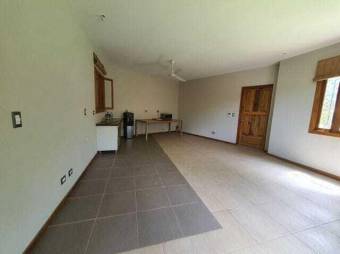 Se vende hermosa y espaciosa casa con gran lote de mas de 10,400m2 en Colon de Mora 23-1325