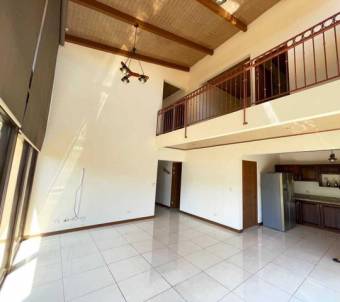 Se vende linda y espaciosa casa con jardín y terraza en lomas de ayarco 24-207