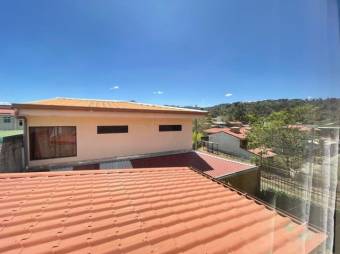 Se vende linda y espaciosa casa con jardín y terraza en lomas de ayarco 24-207