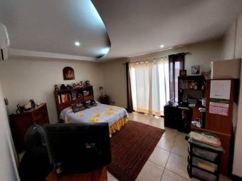 Se vende linda y espaciosa casa con jardín y terraza en San Antonio de Belén 23-3154  