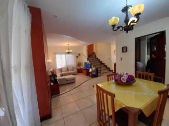 Se vende linda y espaciosa casa con jardín y terraza en San Antonio de Belén 23-3154  