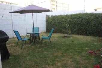 Se vende hermosa y espaciosa casa con balcón y patio en Ulloa de Heredia 23-1115