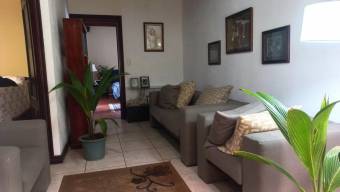 Se vende propiedad con 3 apartamentos ya alquilados en Trejos Montealegre 24-450