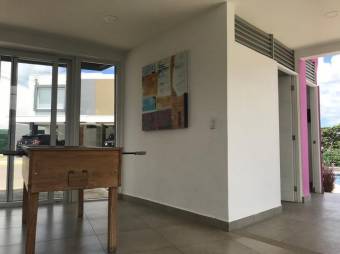 Se vende Hermosa casa con patio y acabados de lujo en Ulloa de Heredia 24-194