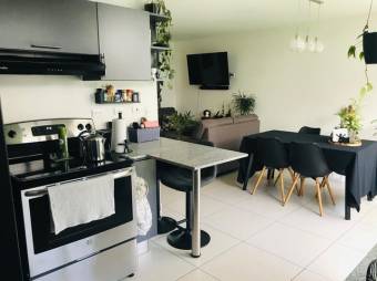 Se vende Hermosa casa con patio y acabados de lujo en Ulloa de Heredia 24-194