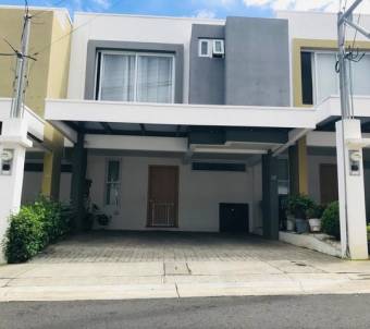 Se vende Hermosa casa con patio y acabados de lujo en Ulloa de Heredia 24-194