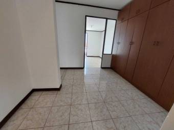 Se vende espaciosa casa con balcón y patio en San Francisco de Heredia 24-453