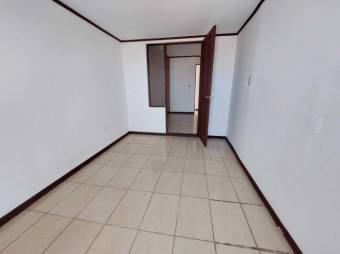 Se vende espaciosa casa con balcón y patio en San Francisco de Heredia 24-453