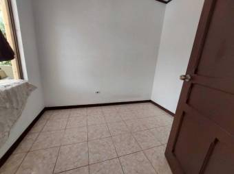 Se vende espaciosa casa con balcón y patio en San Francisco de Heredia 24-453