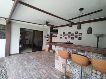 Se vende espaciosa casa con patio y terraza en Ulloa de Heredia 24-6