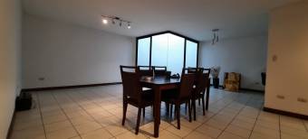 Se vende linda casa con terraza en magnifico condominio en Trejos Montealegre 23-182