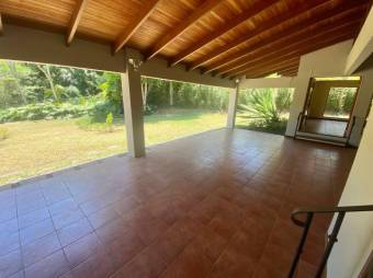 Se vende espaciosa casa con gran lote e 2,000m2 en Jaboncillos de Escazú 23-2872