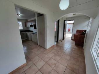 Se vende espaciosa casa con uso de suelo mixto en Mata Redonda de San José 23-196