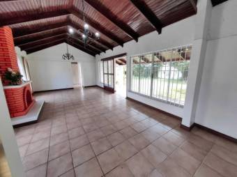 Se vende espaciosa casa con uso de suelo mixto en Mata Redonda de San José 23-196