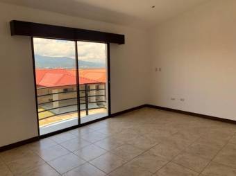 Se vende linda y espaciosa casa con patio en San Pablo de Heredia 24-498