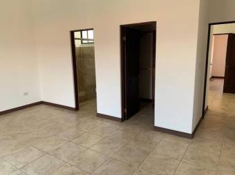 Se vende linda y espaciosa casa con patio en San Pablo de Heredia 24-498