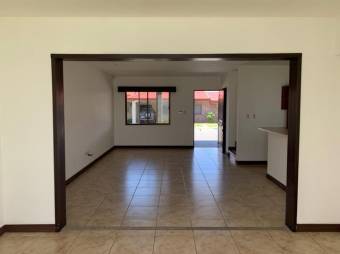 Se vende linda y espaciosa casa con patio en San Pablo de Heredia 24-498