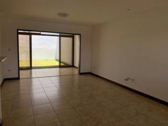 Se vende linda y espaciosa casa con patio en San Pablo de Heredia 24-498