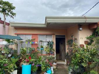 Se vende casa con uso de suelo mixto en San Francisco de Dos Rios 23-2841