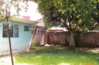 Se vende casa con uso de suelo mixto en San Francisco de Dos Rios 23-2841