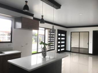 Se vende hermosa y espaciosa casa a estrenar en San Pablo de Heredia 23-2022