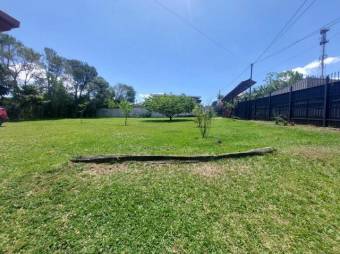 Se vende espaciosa casa con lote de 1,449m2 en San Rafael de Heredia 23-3111