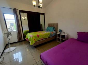 Se alquila linda y espaciosa casa con patio y terraza en San Rafael de Alajuela 24-370