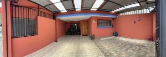 Se vende espaciosa casa con patio en Desamparados de Alajuela 24-524