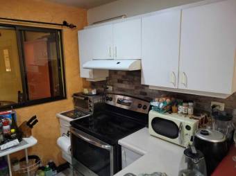 se vende espaciosa casa en Mata de plátano de Goicoechea 24-532