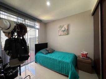 Se vende lindo y espacioso apartamento con patio y terraza en desamparados de Alajuela 23-2082