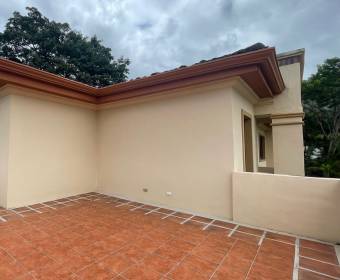 Casa a la venta en el condominio Cerro Colón. Bien adjudicado bancario.