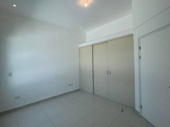 Se vende moderna y espaciosa casa con patio en San Pablo de Heredia 23-397