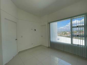 Se vende moderna y espaciosa casa con patio en San Pablo de Heredia 23-397