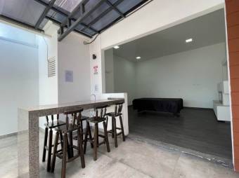 Se vende moderna y espaciosa casa con patio en San Pablo de Heredia 23-397