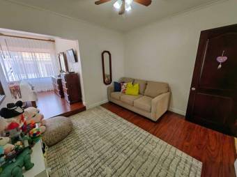 Se vende lujosa casa junto con 2 apartamentos en Santo Domingo de Heredia 23-3445 