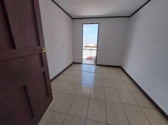 Se vende espaciosa casa con balcón y patio en Ulloa de Heredia 24-453